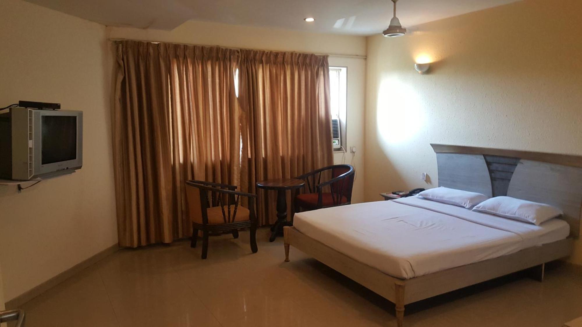 Privilege Inn — Photos 1